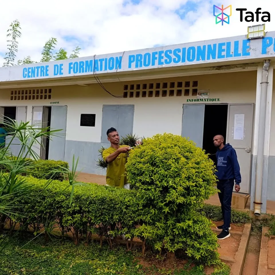 Zolalaina, jeune homme avec un handicap mental et physique, alternant au sein de l’association L’Orchidée Blanche - Projet TAFA